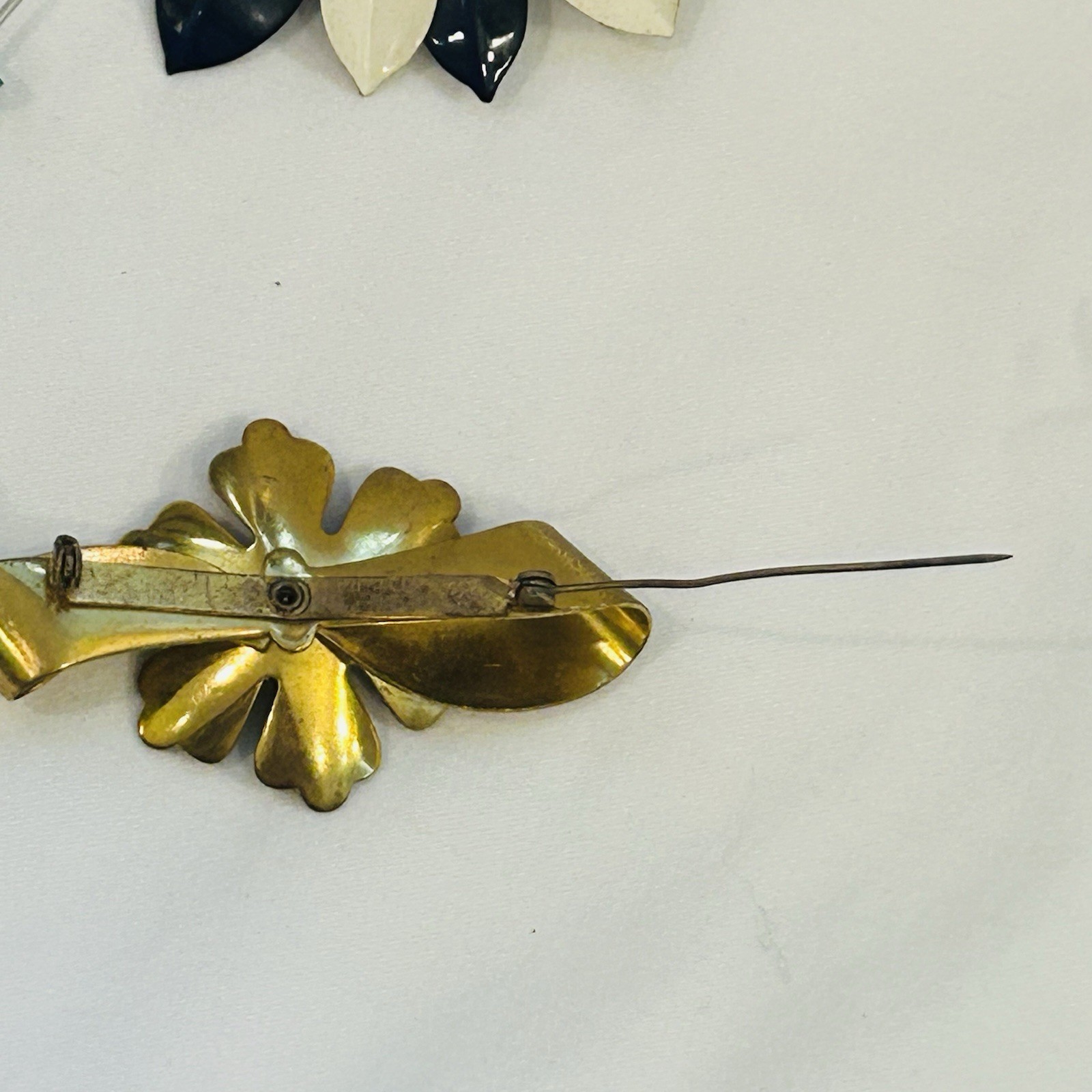 Lot Of 2 VTG Brooches Brass Floral Bow Red White Black Painted Flower