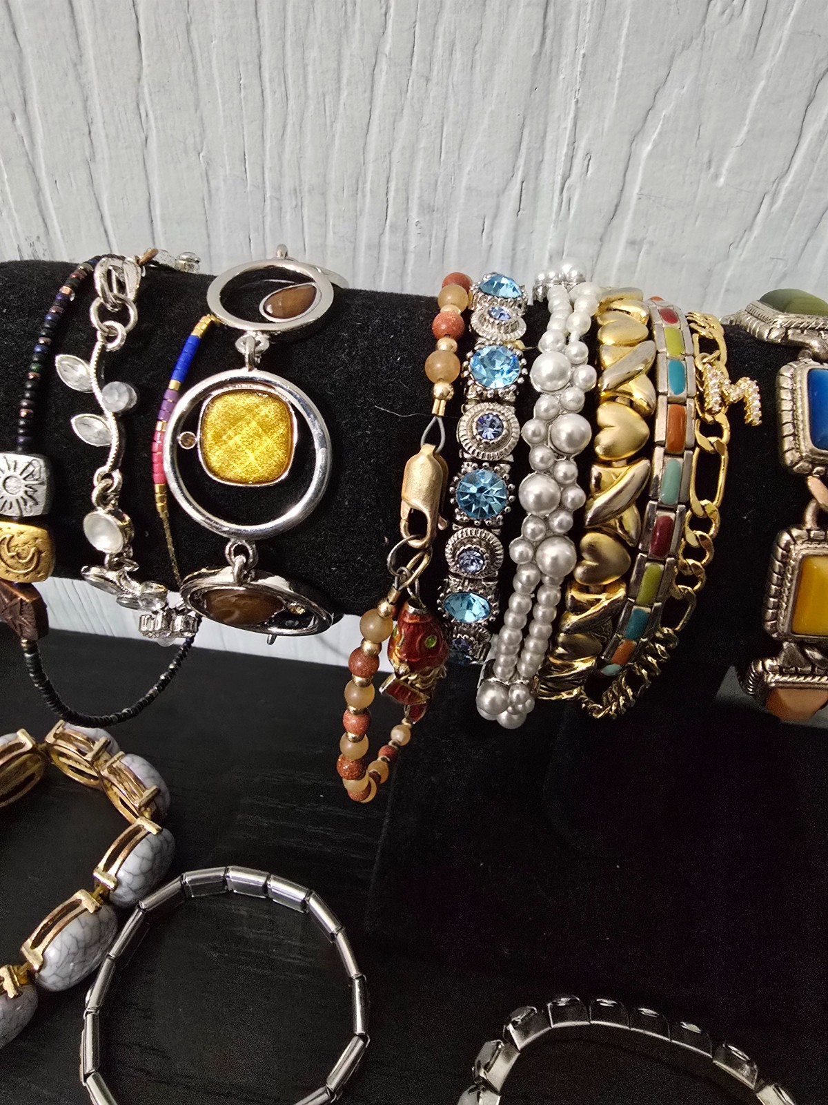 Gigantic Mixed metals material an color lot of 70+ braceletn, signed /unsigned