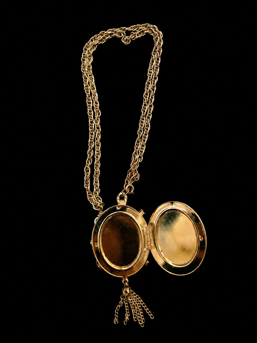 VICTORIAN COLONIAL GOLD TONE LOCKET NECKLACE WITH TASSEL AND FAUX PEARLS