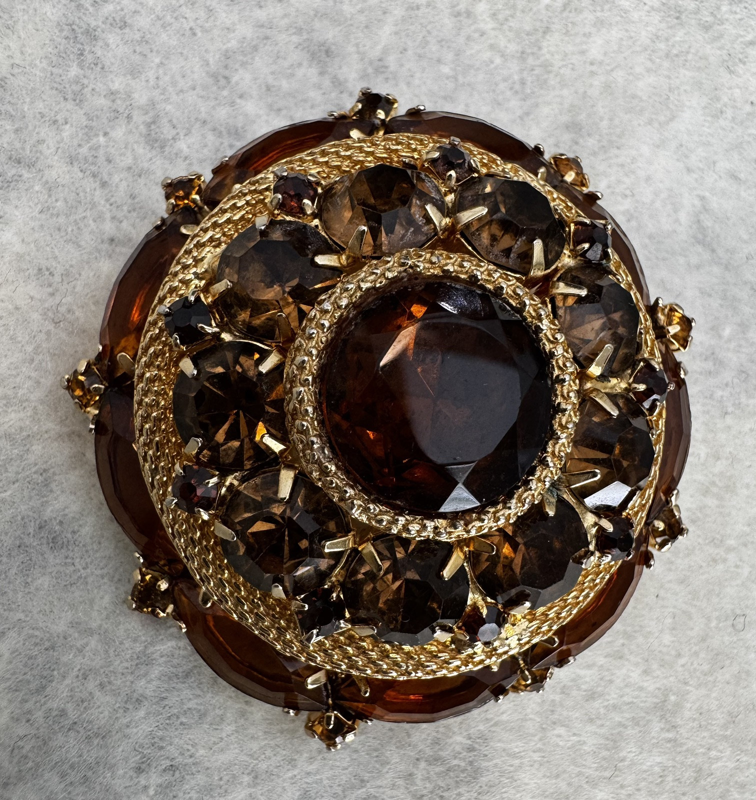 RARE! FRENCH GRIPOIX STYLE MOGUL DESIGN Gold Tone Statement Brooch Multifaceted