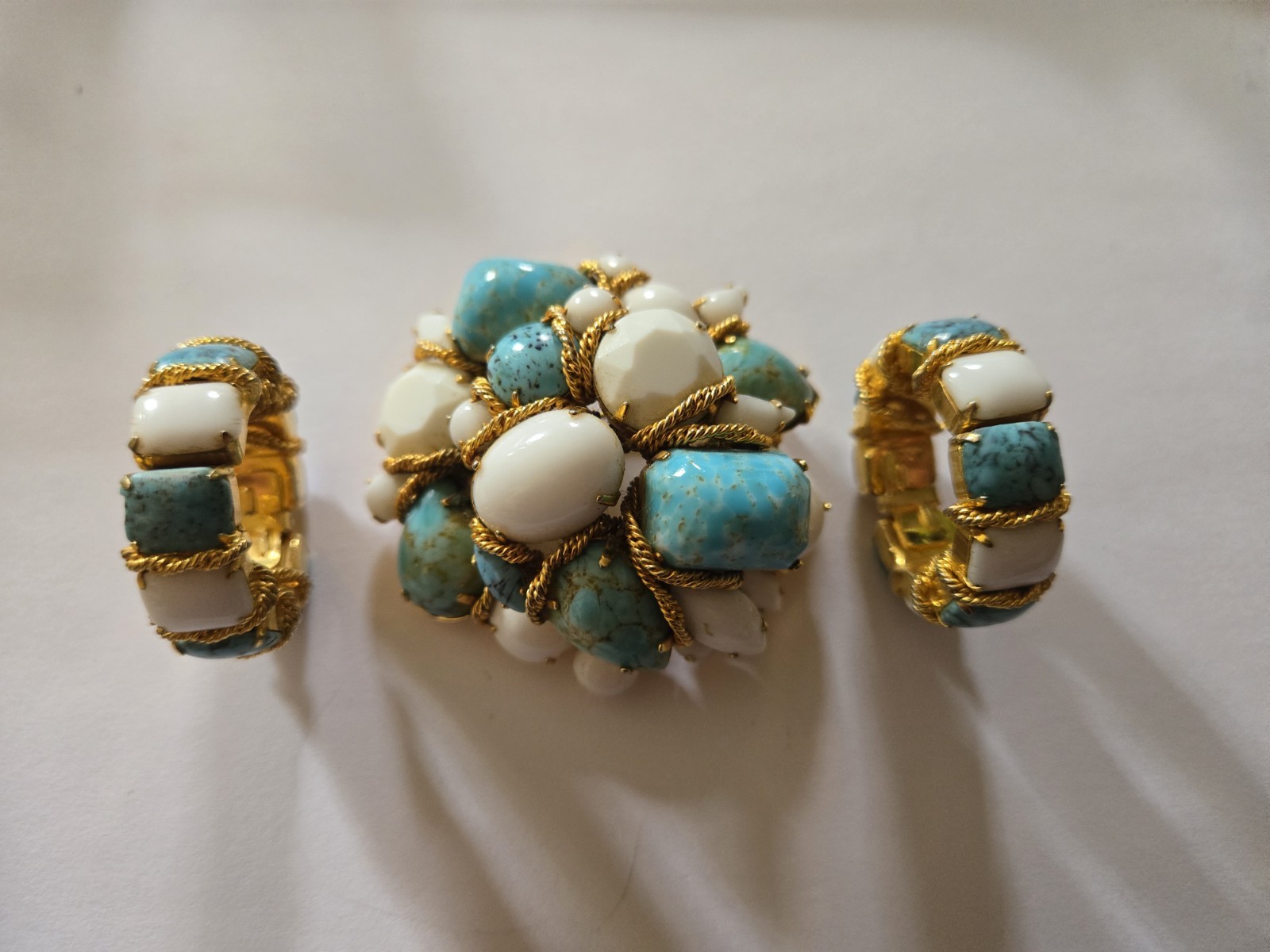 Vintage Vogue Jlry Brooch Pin & Earrings Set Domed Chain Gold Tone Accents