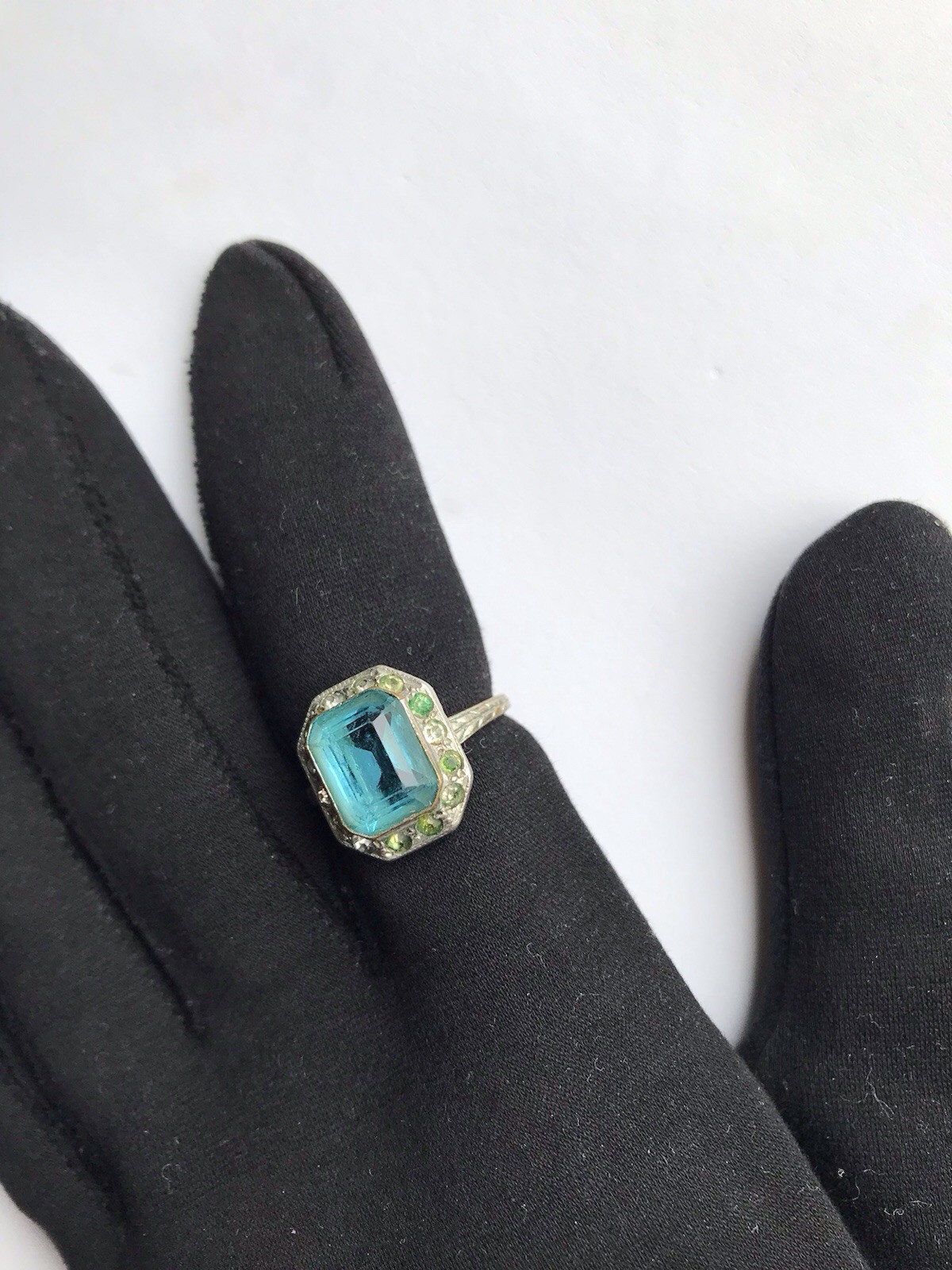 Vintage Art Deco Blue Crystal Ring Green & Clear Surround Approx Size 6.5 Silver