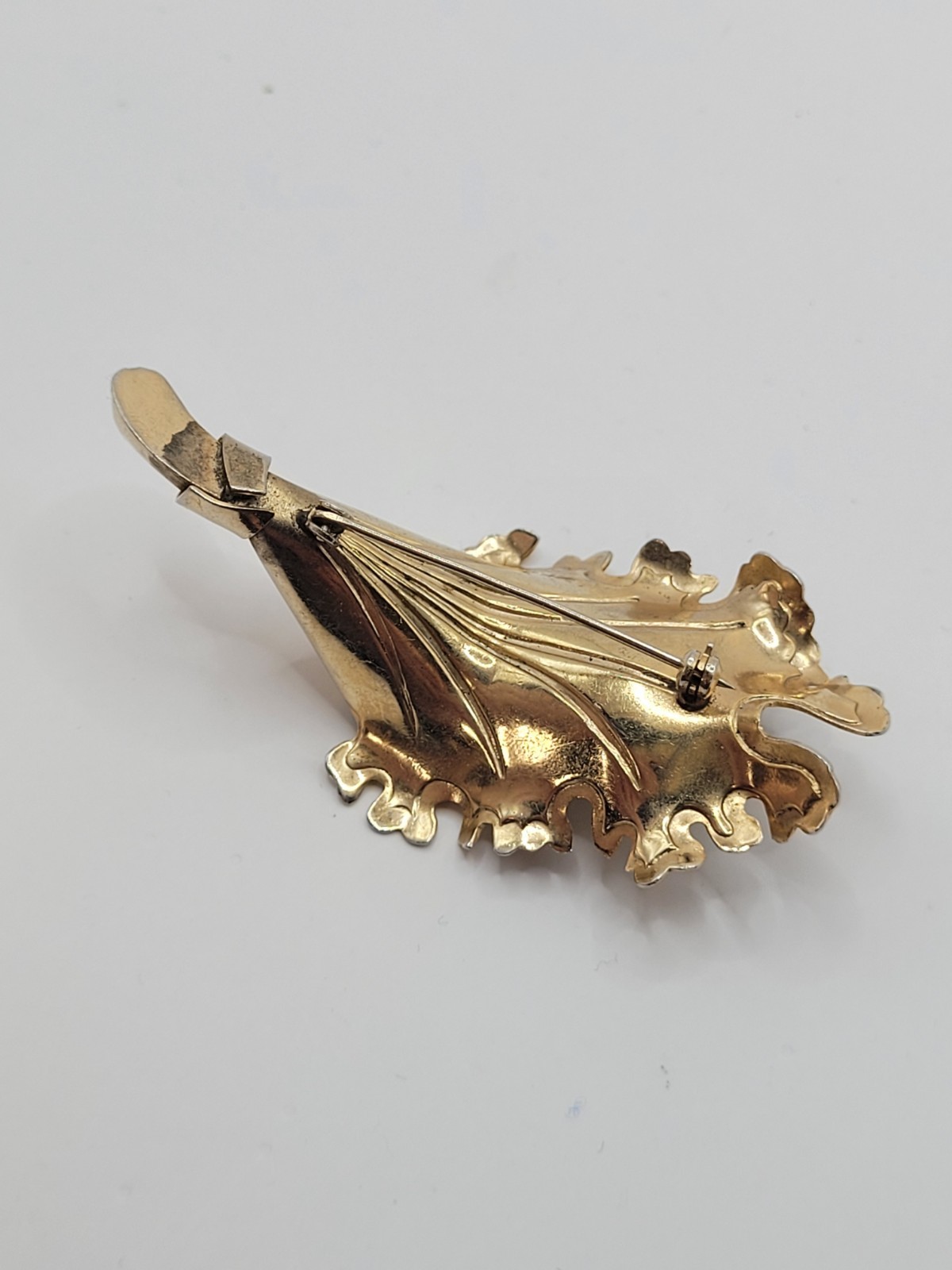 Vintage 3D Gold Plated Leaf Brooch Purple & White Rhinestone Seeds Lettuce Edge