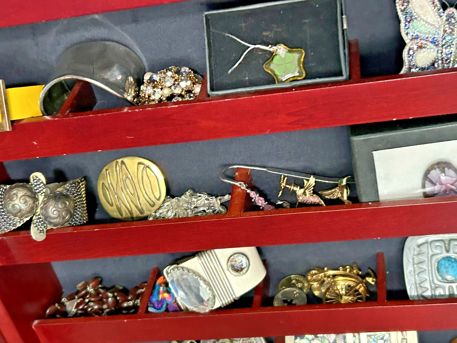 Lot Costume Fashion Jewelry Vintage-Current Necklaces Bracelets Earrings etc.