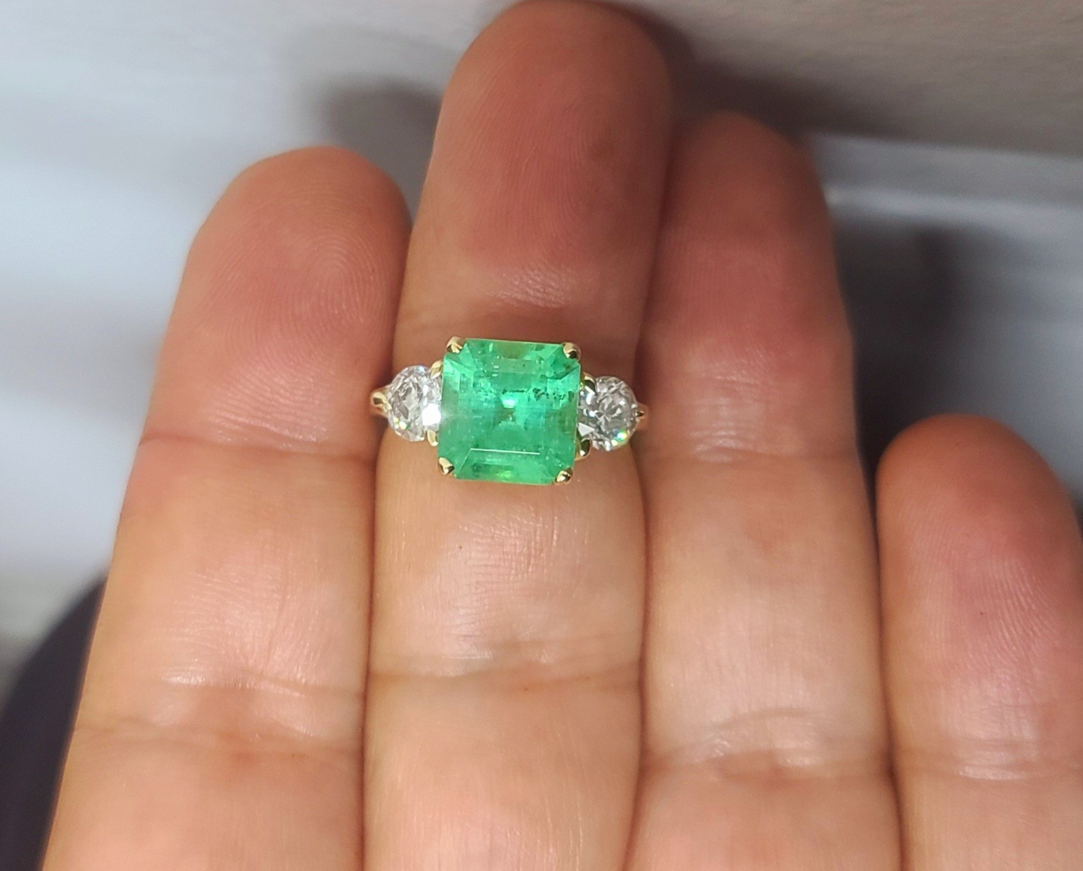Vintage 14k Yellow Gold Engagement Ring 3.01CT. Natural Green Colombia Emerald