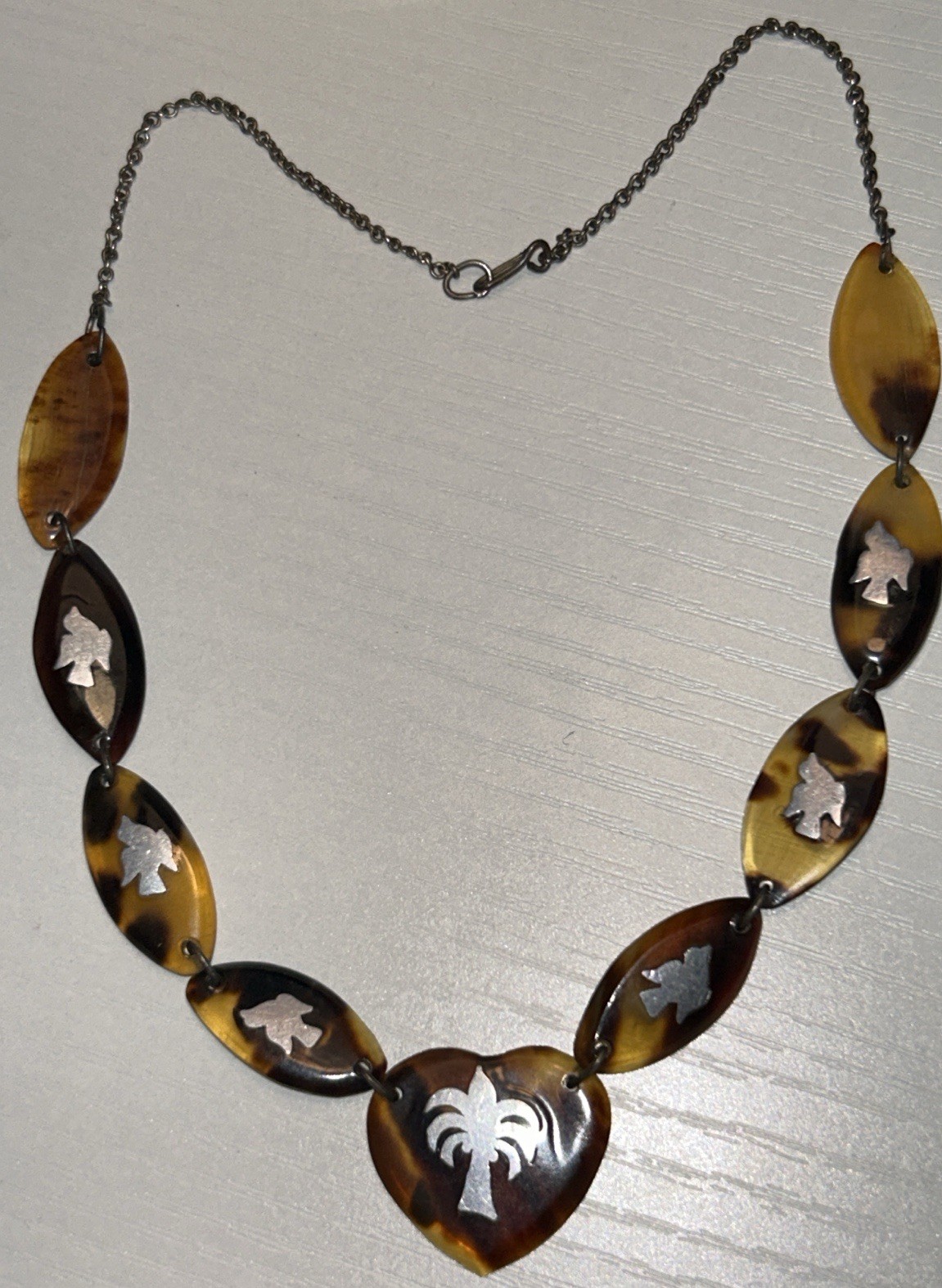 Vintage Figural Tortoiseshell Lucite Bird Palm Heart Necklace Mid Century 16”