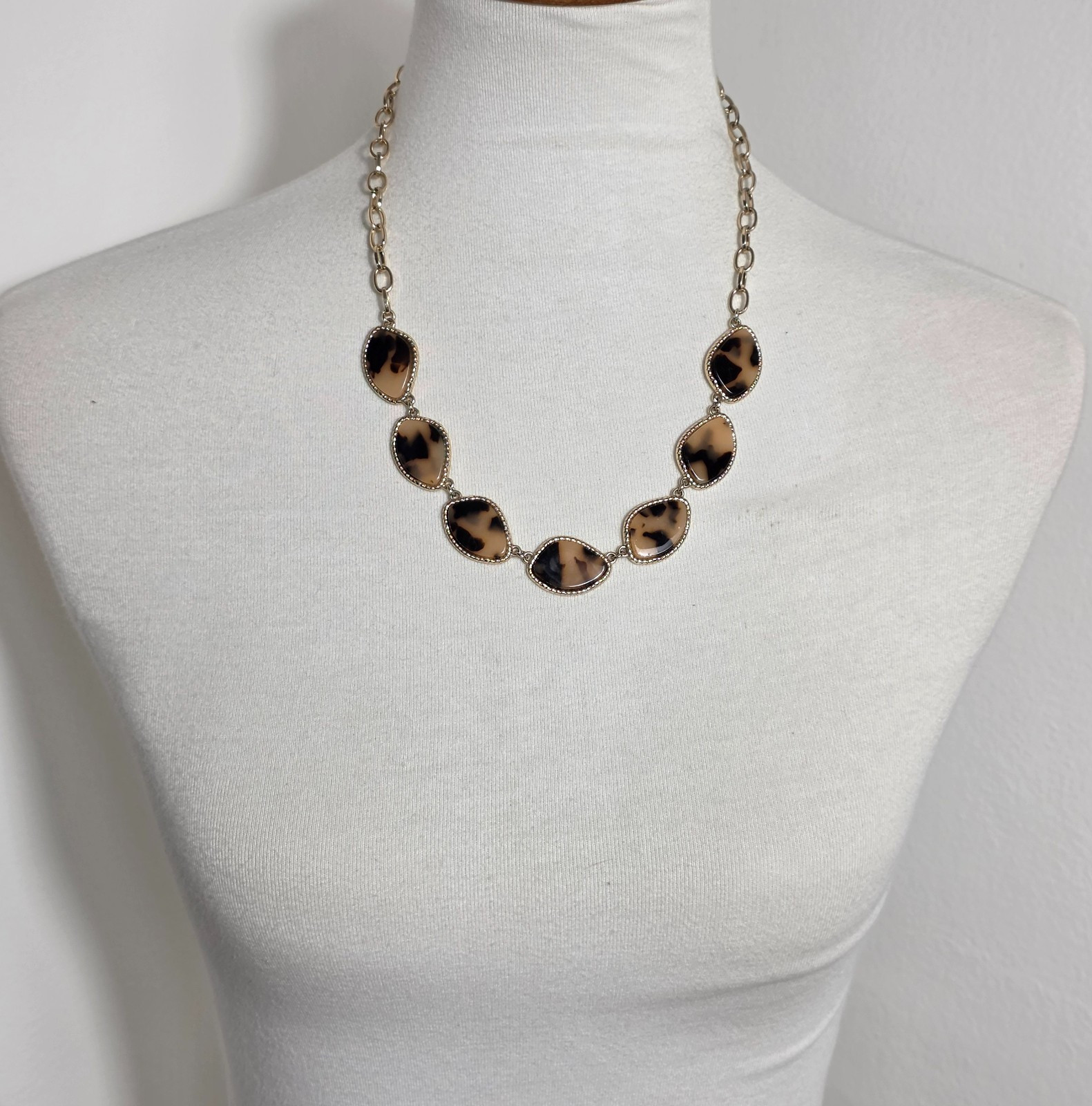 Sugarfix by BaubleBar Tortoise Shell Pattern Necklace Gold Tone With Resin Stone