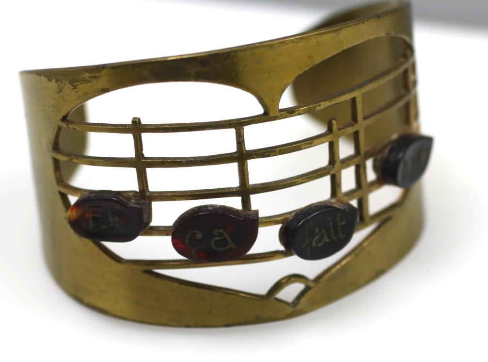Vintage 40’s wide brass cuff Musical notes heart shape Et ca fait boum bracelet