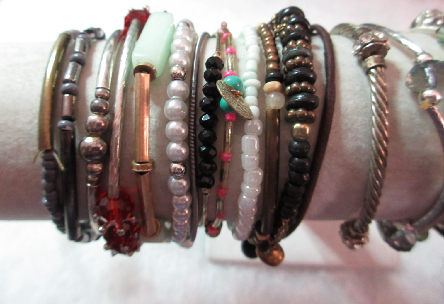 30 Thin Bracelets Silver & Gold Tone Tube Beads Sead Acrylic Crystals Beads B+