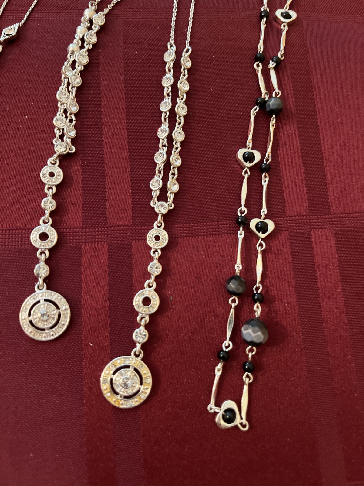 ❤️VTG LOT OF 5 NECKLACES. 2 ARE AVON & OTHERS UNBRANDED. VERY NICE❤️