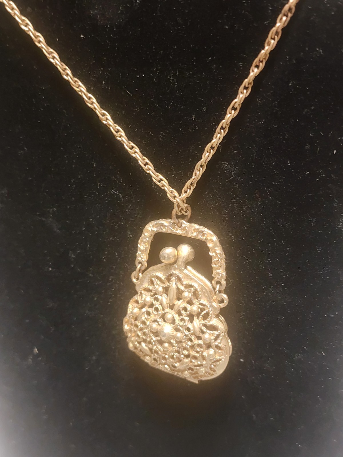 Vtg ART Arthur Pepper Purse Locket Necklace Pendant Gold Tone Filigree Kiss Lock