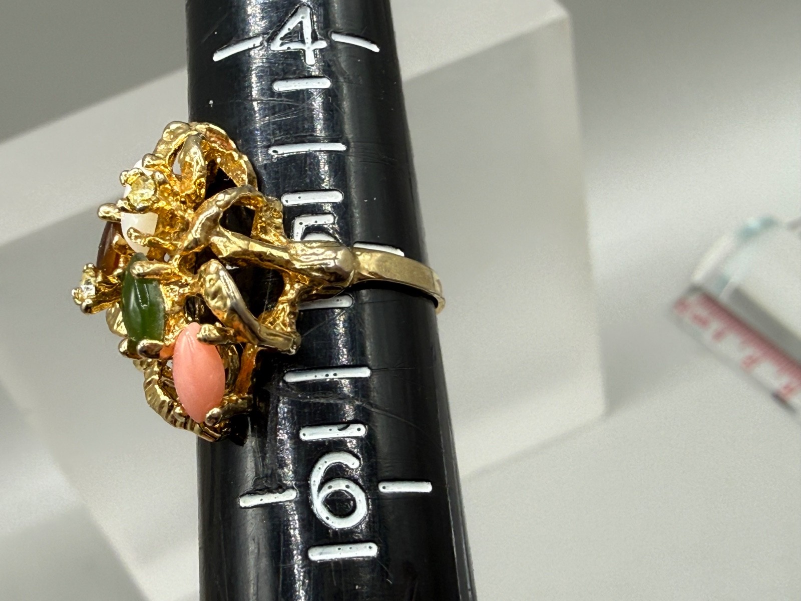VINTAGE GOLD PLATED OPAL CORAL JADE TIGER’S EYE CLUSTER TEXTURED RING SIZE 5