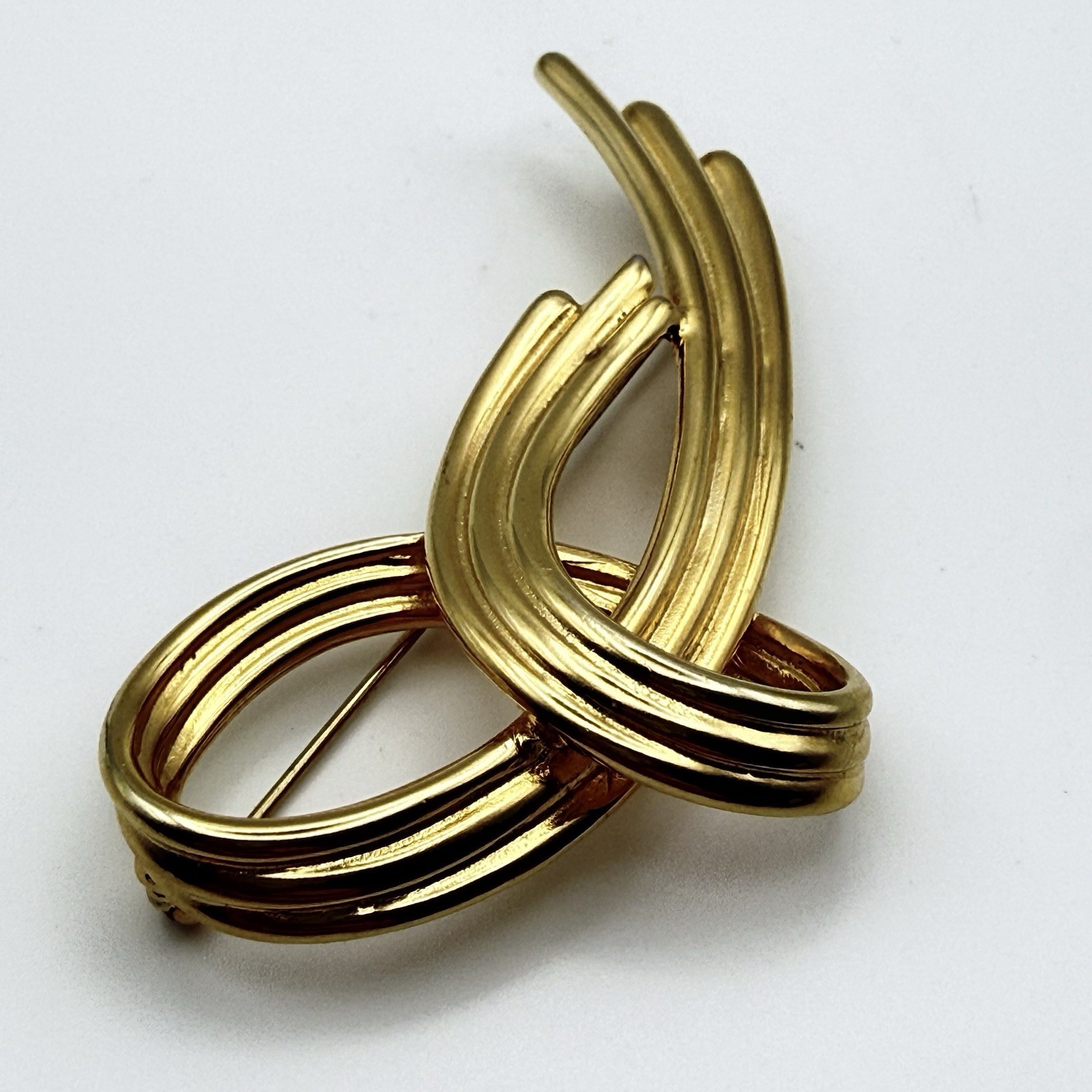 Vintage Gold Tone Knot Brooch Modernist Ribbon Swirl Statement Pin Bold 2.75″
