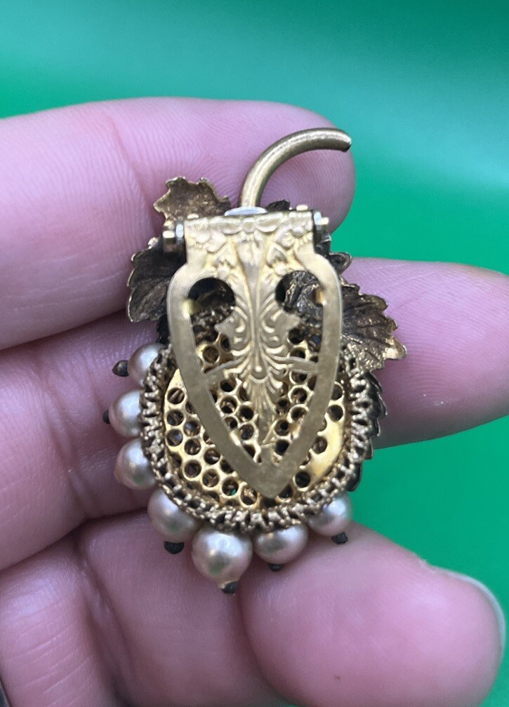 Vintage Gold Tone Faux Pearl Leaf Fur Dress Clip