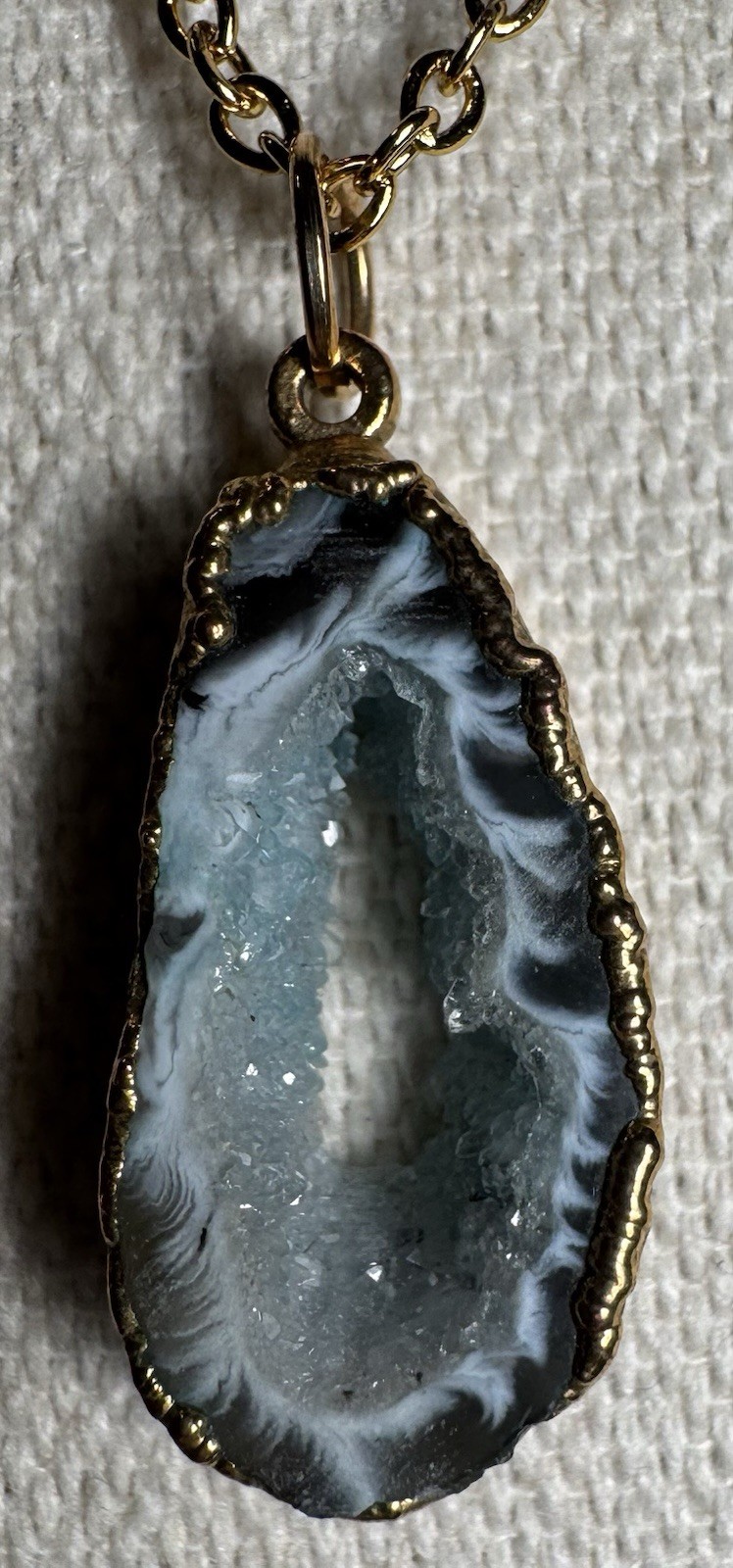 Vintage Gold Trimmed Druzy Agate Geode Oval Pendant On Chain Necklace