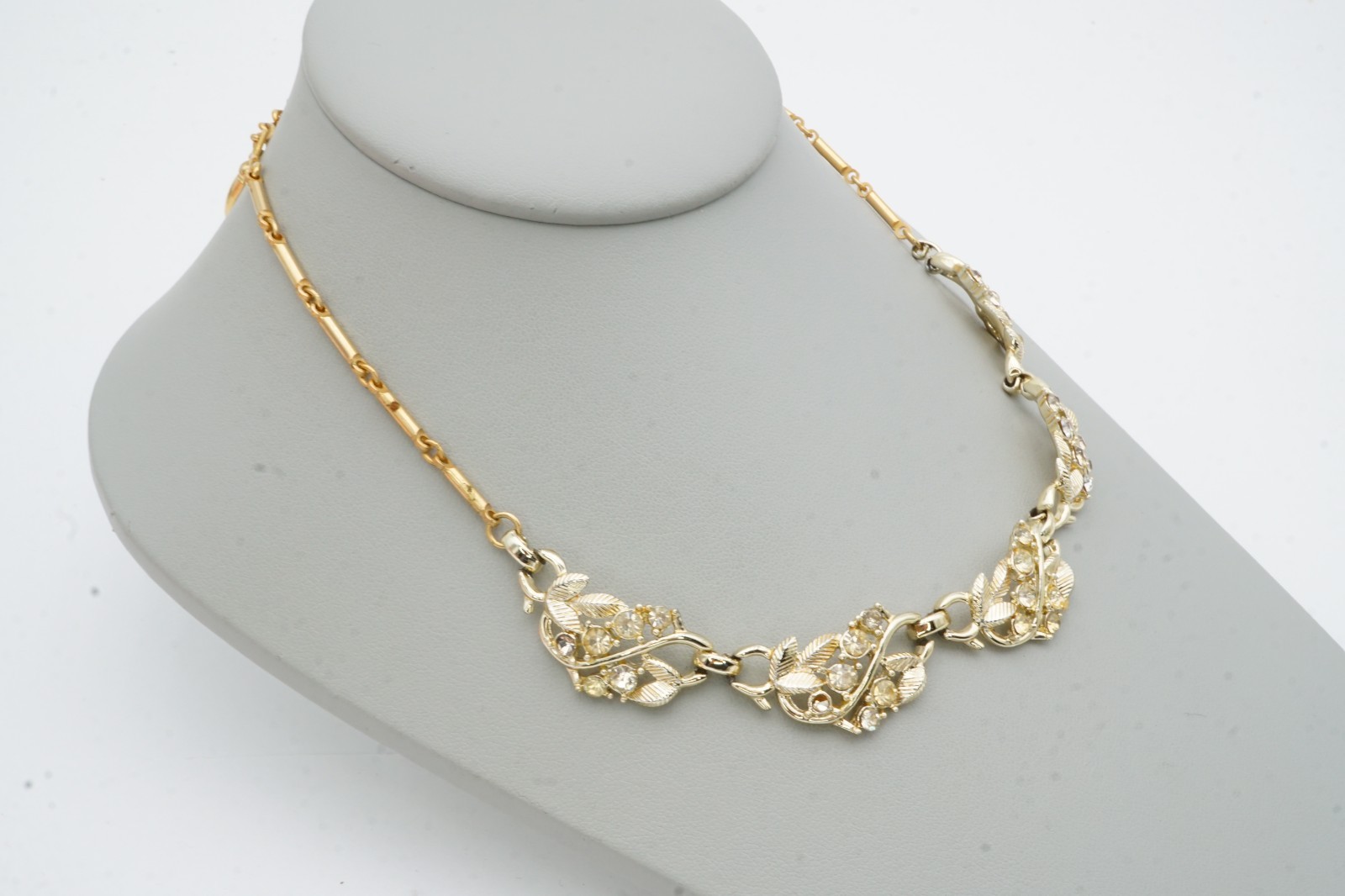 Vintage Necklace Gold Tone Rhinestone 16.5″