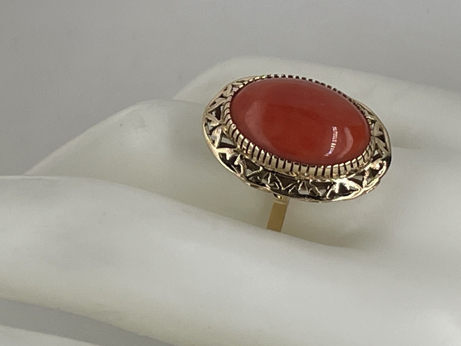 Vintage 18k Yellow Gold 17.5mm by 12mm Oval Coral Filigree Ring, Size 7 – 7.2 Gr