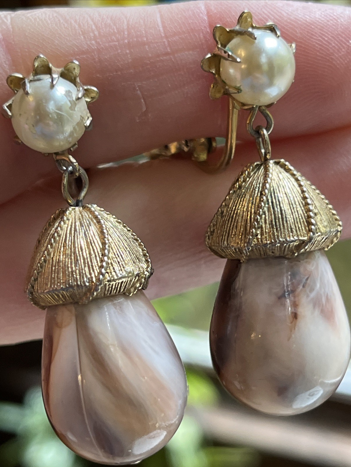 Vintage Classic Coro Dangle Drop Pearl Cabochon Swirled Lucite Clip On Earrings