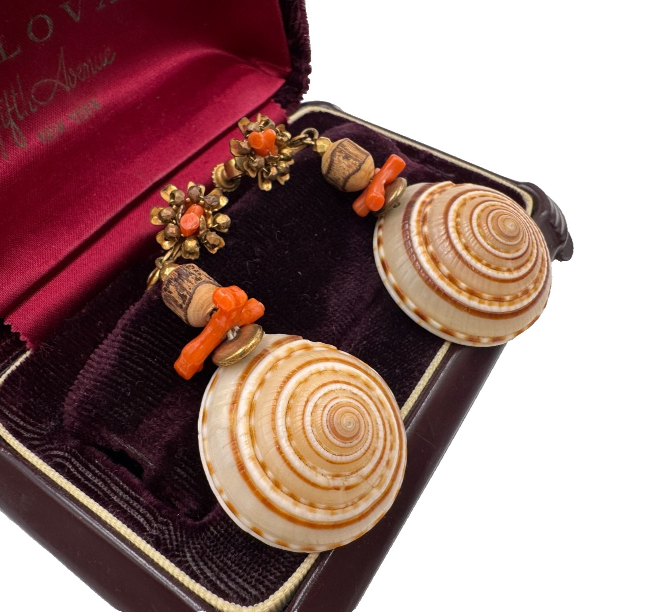 MIRIAM HASKELL SIGNED EXTREMELY RARE CORAL CHANDELIER EARRINGS SEASHELLS SCREW B