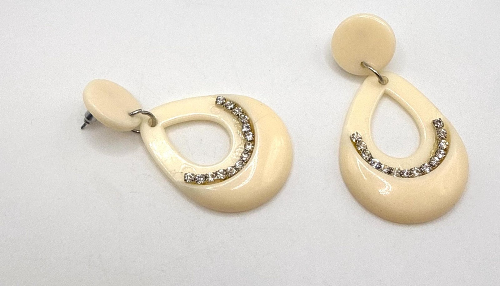 Vintage cream off white lucite drop dangle earrings with rhinestones pierced