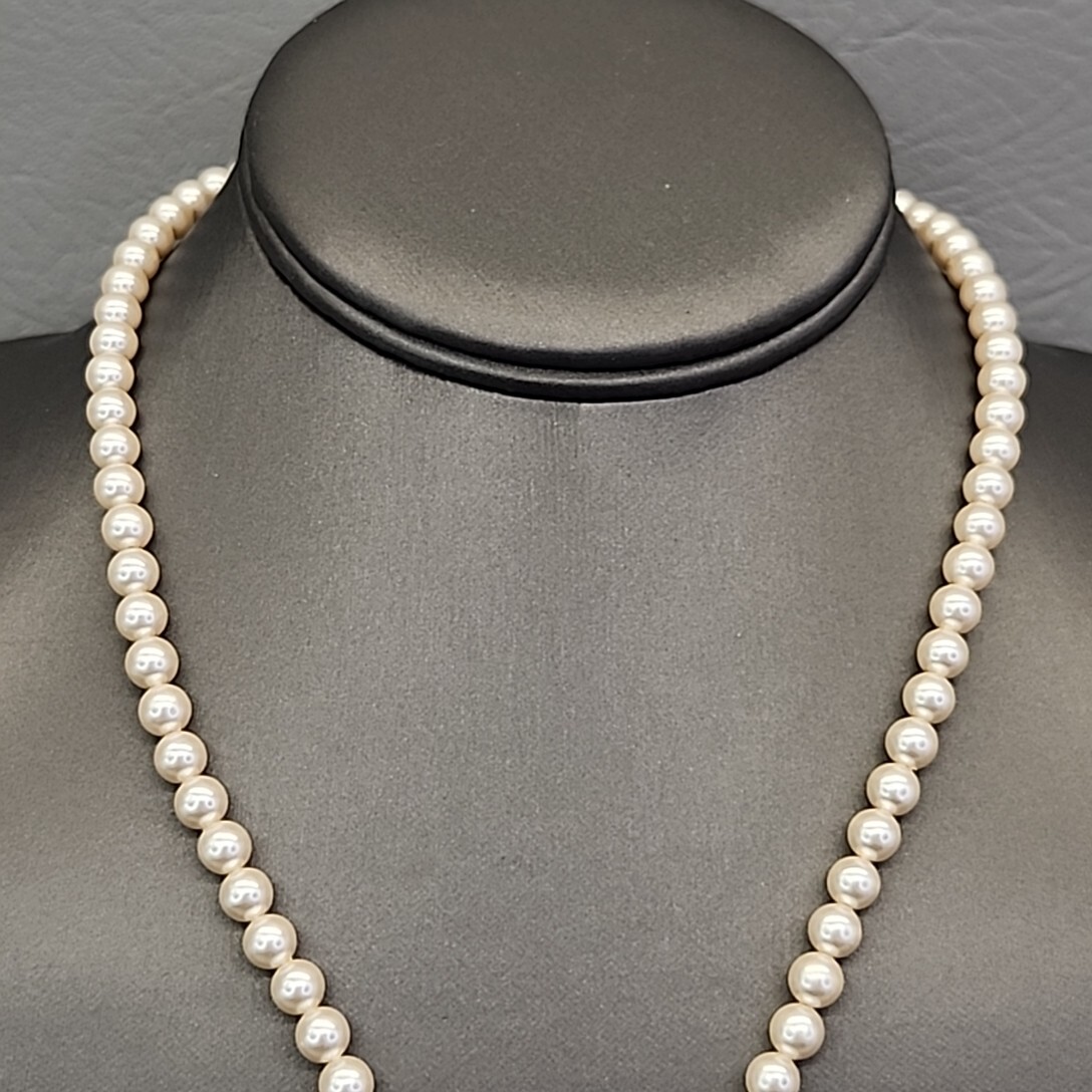 Vintage Napier Beaded Necklace White Faux Pearl Acrylic Shell Pendant 18″ NOS