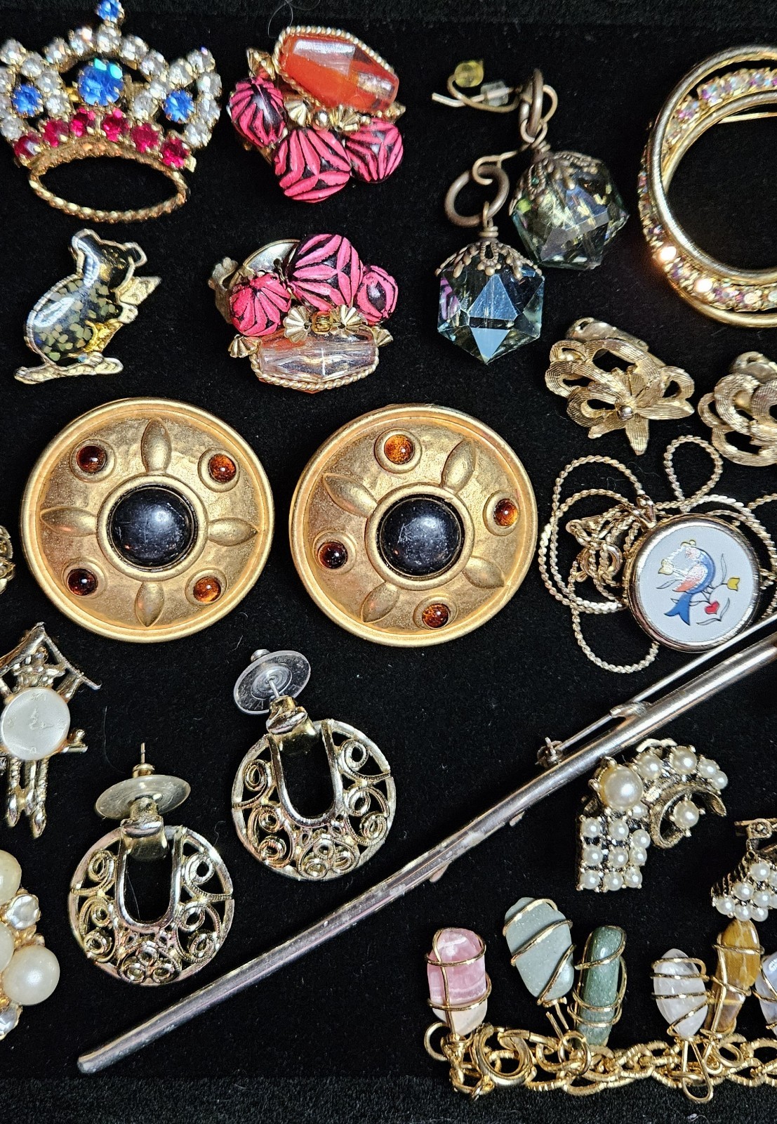 Goldtone Jewelry Lot Avon Hong Kong Signed Pieces Brooch Earrings Vtg-Mod E31
