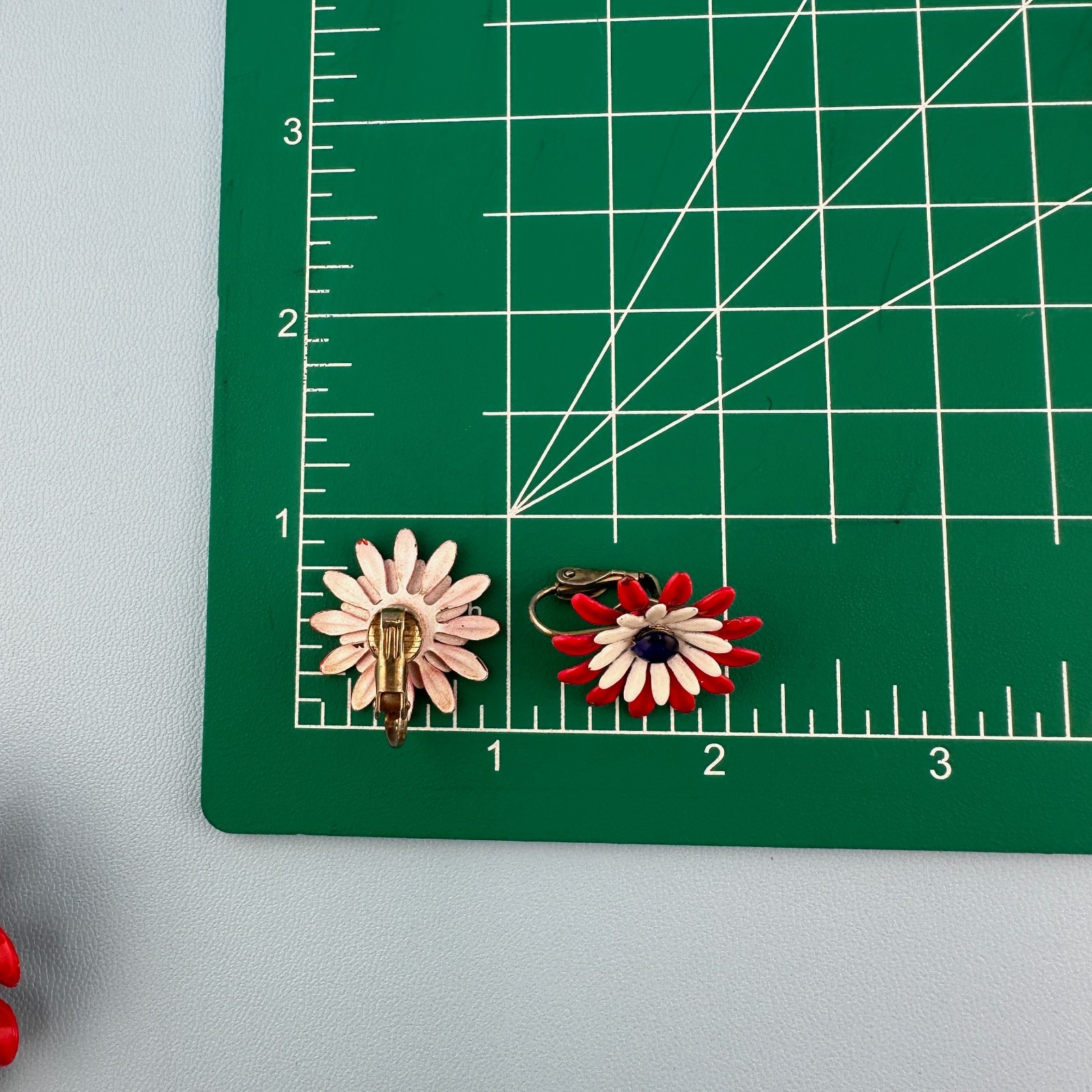Vintage Enamel Flower Brooch Earrings Set Red White Blue Daisy Mod Retro 60s
