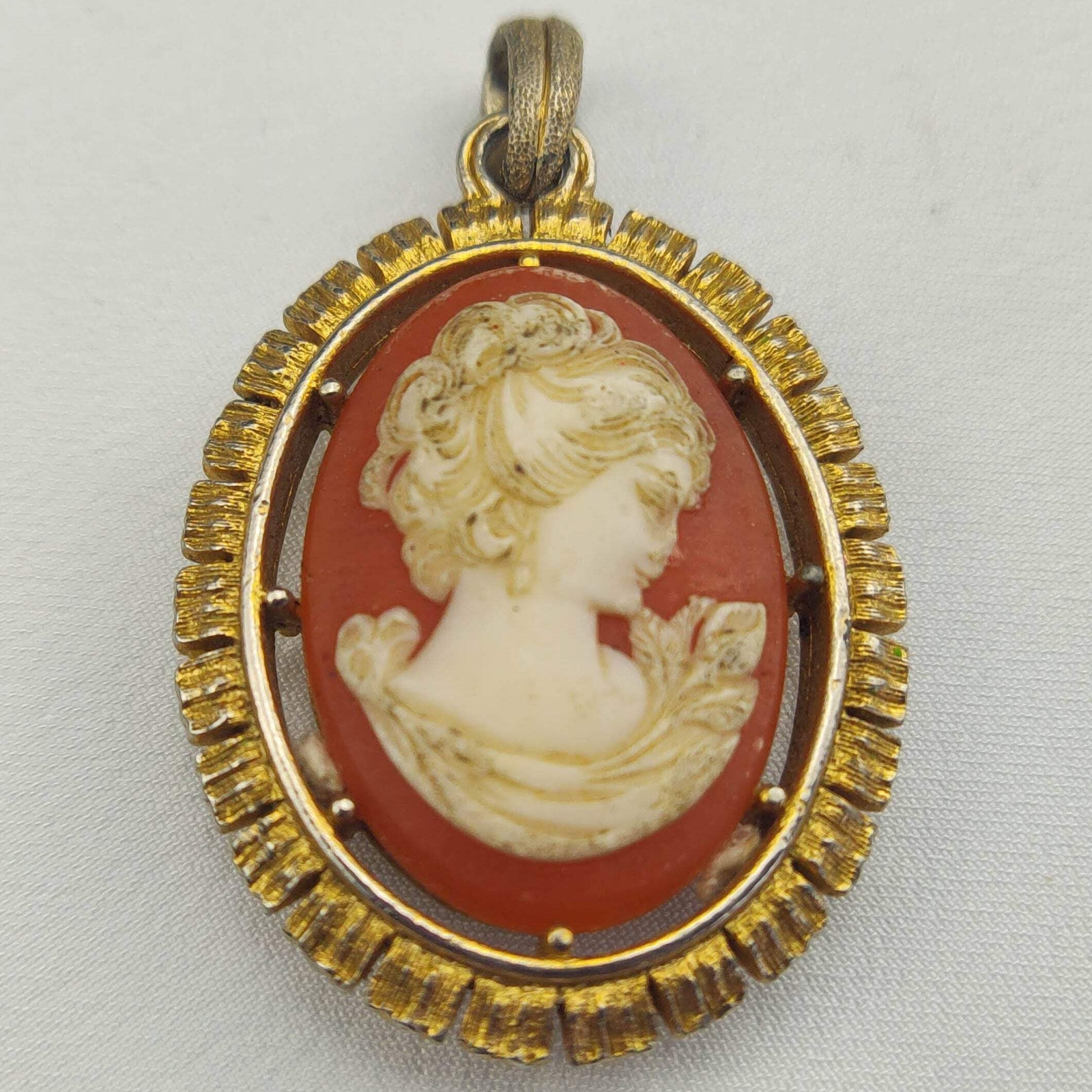 1950s Vintage Cameo Pendant in a Gold Frame with White on Red Bakelite – 1930s