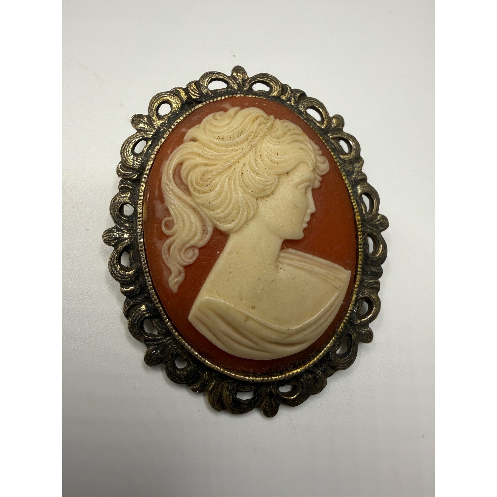 Vintage San-Core Tokyo Cameo Brooch Pin Gold Tone Ornate Frame Orange Cream
