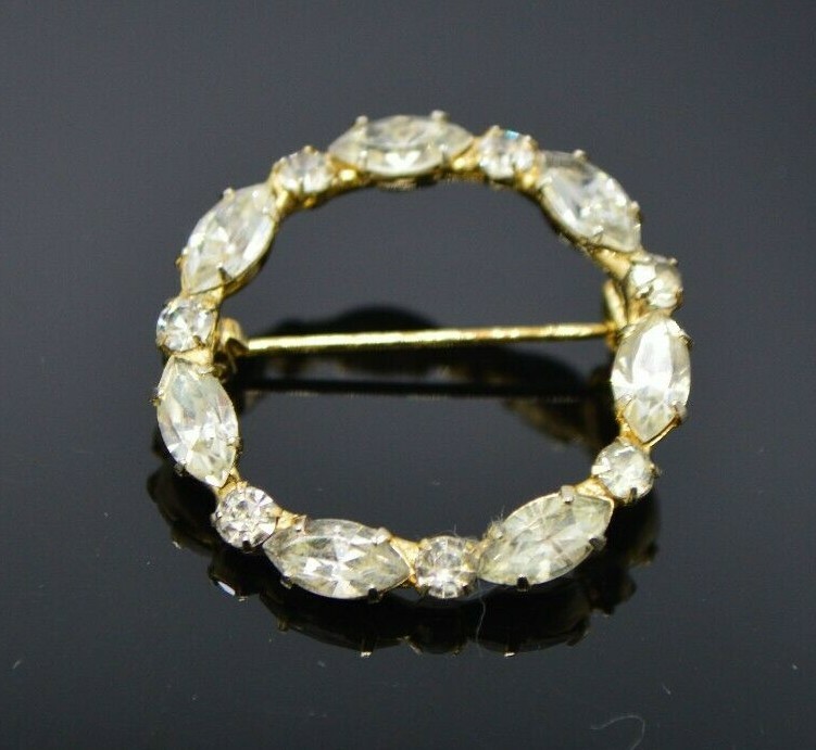 Clear Glass Rhinestone Dainty Gold Tone Wreath Circle Pin Vintage