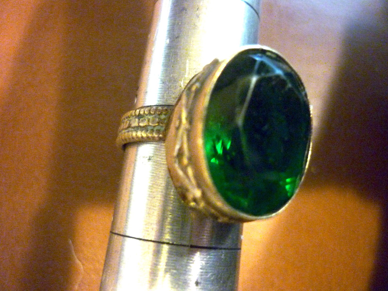 Vtg Silver Washed Brass Bohemian Ring Kelly Green Stone Tall Statement Size 5.25