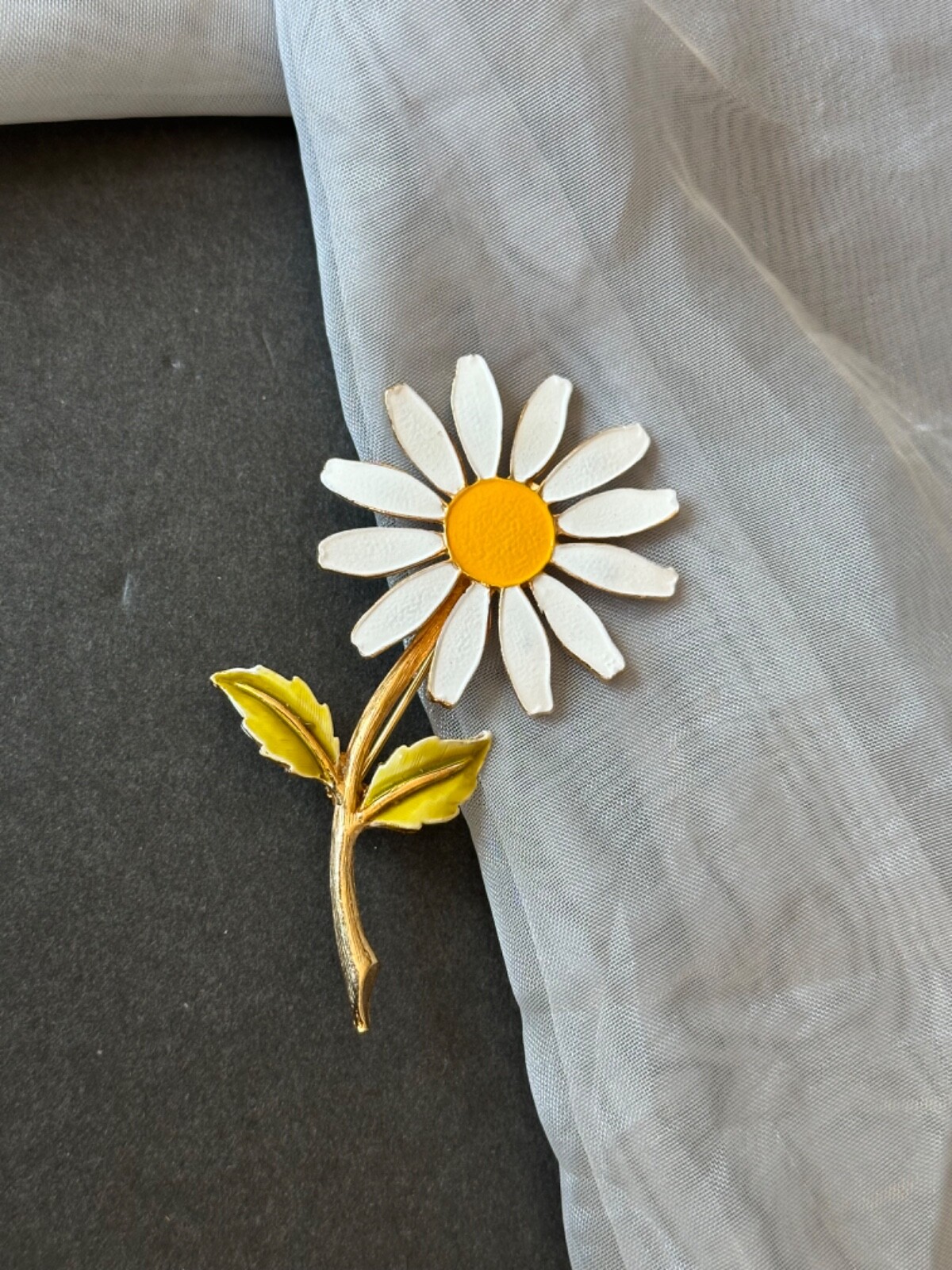 VINTAGE Daisy Brooch Accessocraft Retro Enamel Flower Pin Groovy Hippie Jewelry