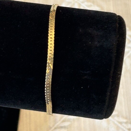 Vintage Monet Gold Tone Herringbone Chain Sister Clasp Bracelet 8”