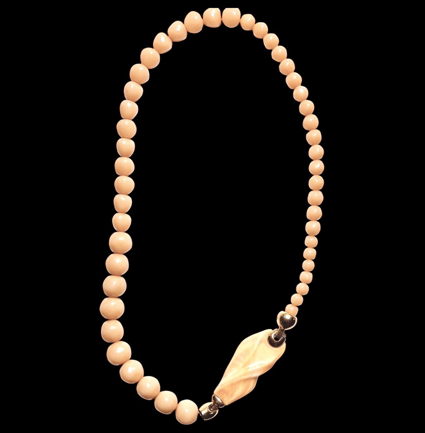 Trifari Necklace Kunio Matsumoto Peach Blush Graduated Lucite Beads 70s Chunky