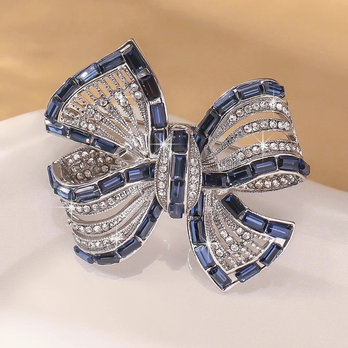Rhinestone Bow Brooch Pin – Vintage Blue Crystal Lapel Accessory for Women