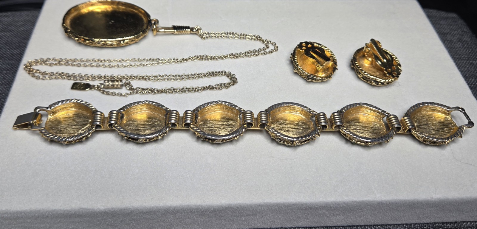 Antique Circa 1920s Jewelry Set Bracelet Earrings Necklace Ring Jade Chips