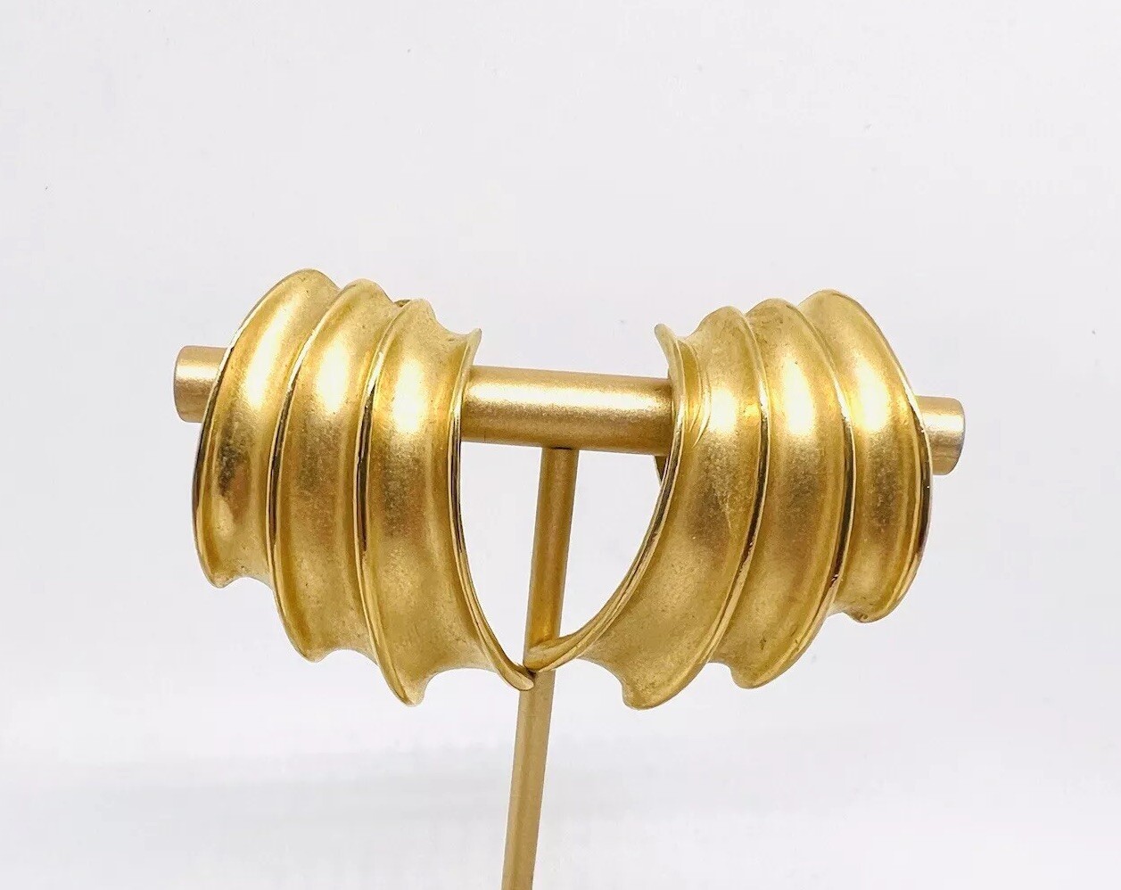 Large Matte Gold Tone 80’s Drop Dangle Earrings Clip Backs Vintage Jewelry