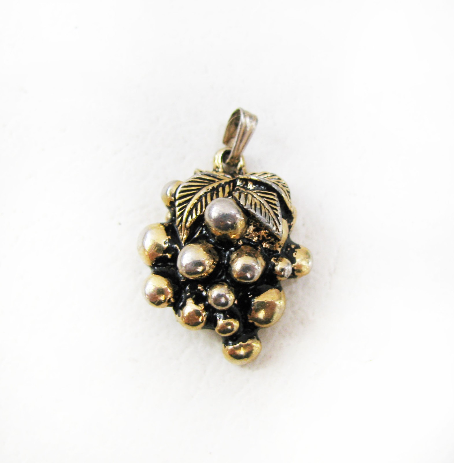 Pretty Vintage Mid Century Sarah Coventry Grape Cluster Pendant