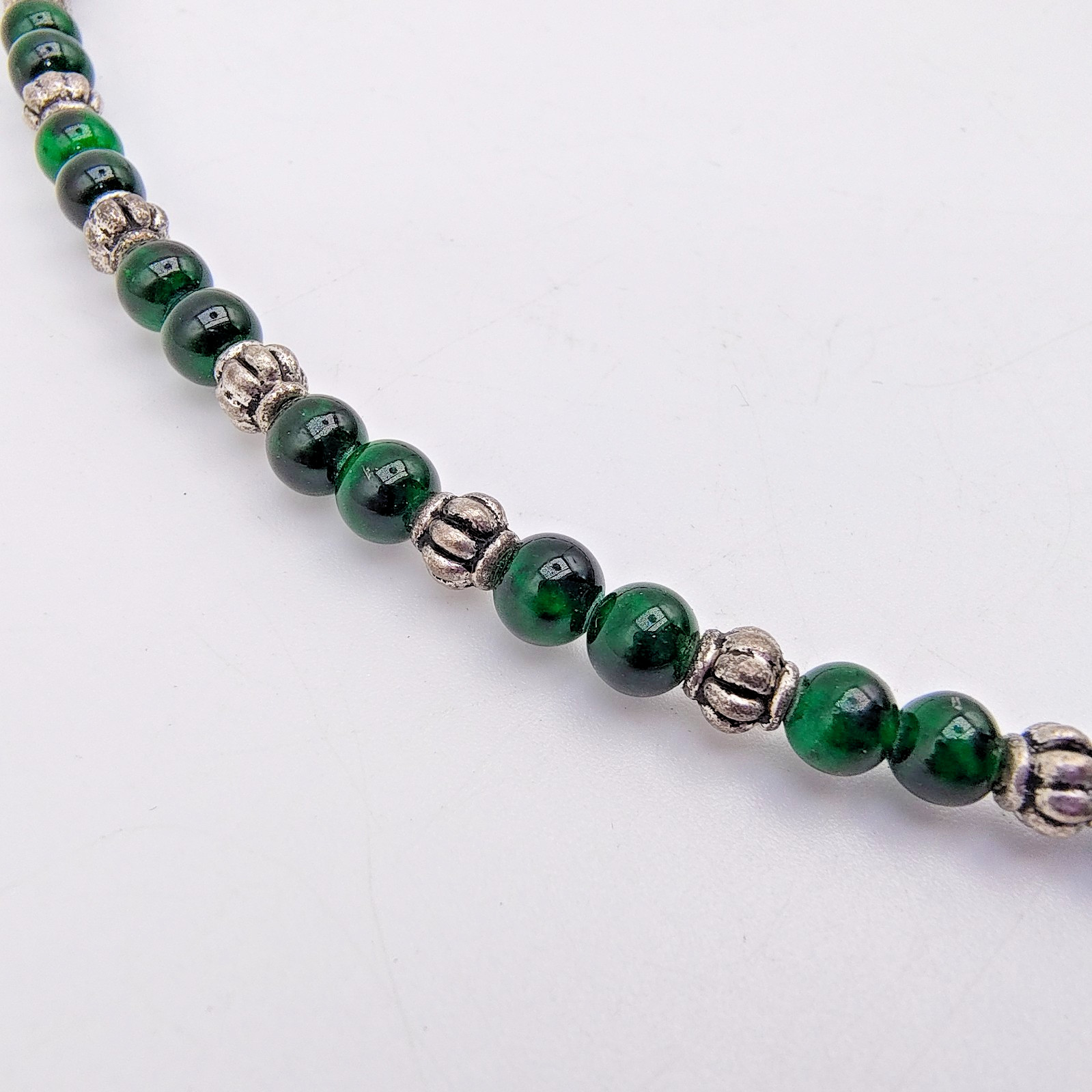 Vintage 90s Choker Necklace Green Glass Bead Dangle Silver Tone Memory Wire