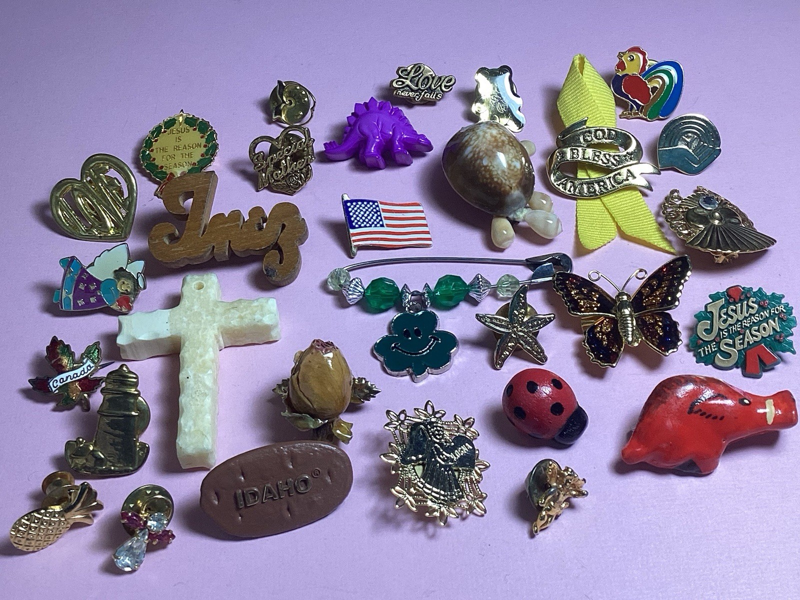 Lot of 30 Novelty Pins and Brooches Vintage to Now Animals Bugs Angels Plus More