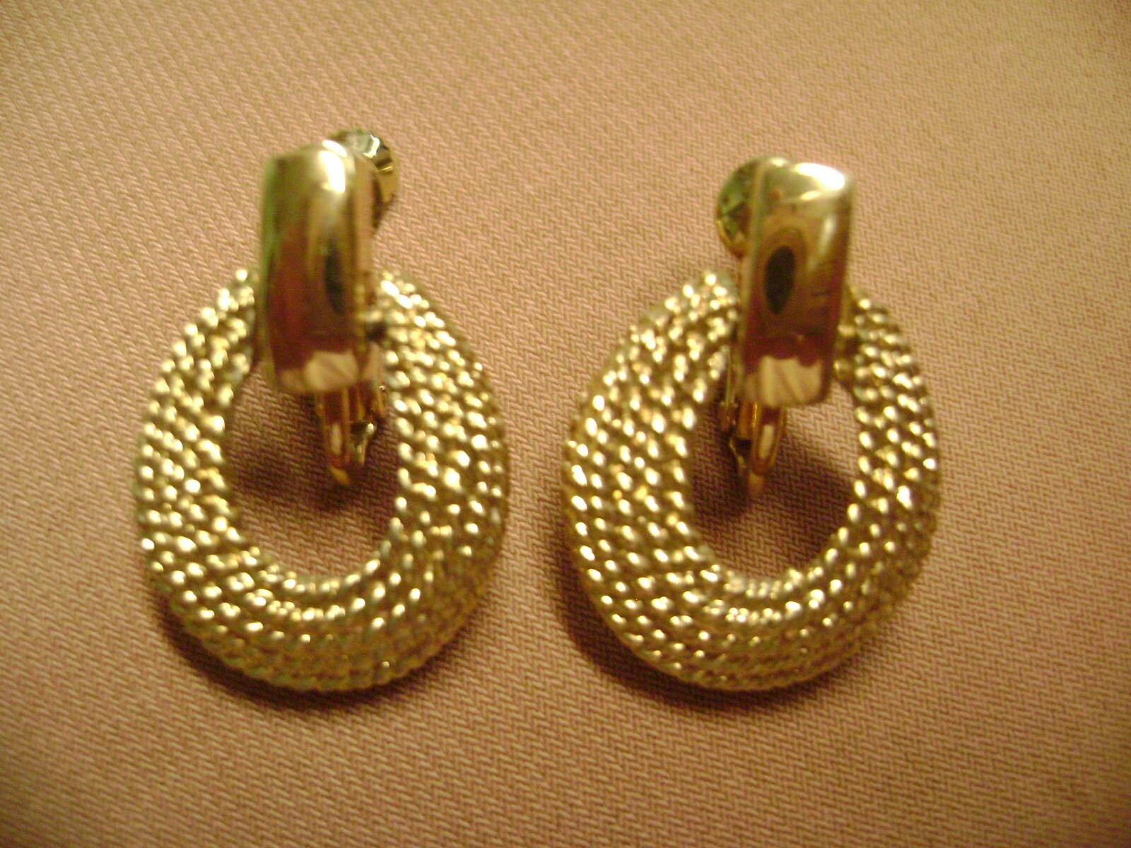 VINTAGE SIGNED NAPIER OVAL ROPE DOOR KNOCKER ADJUSTABLE CLIP ON EARRINGS!!!