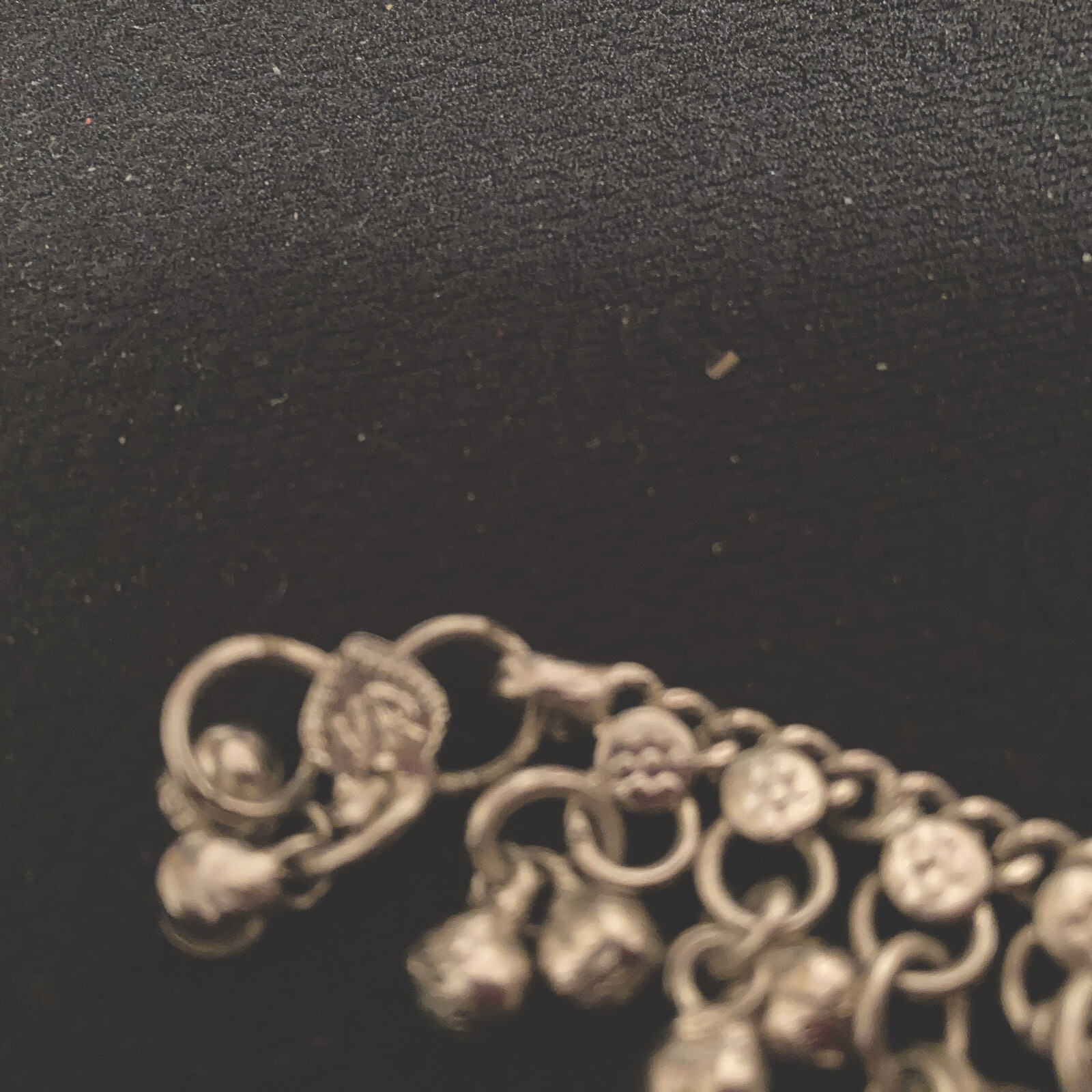 Unique VR Signed Choker Chain Dangling Silver Plated Tone