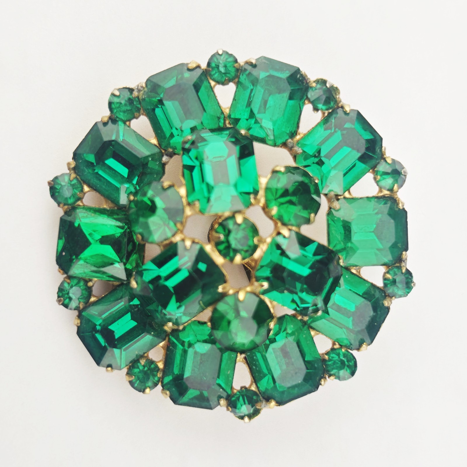 Vintage Emerald Green Rhinestone Crystal Gold Plated Flower Brooch Pin 2″