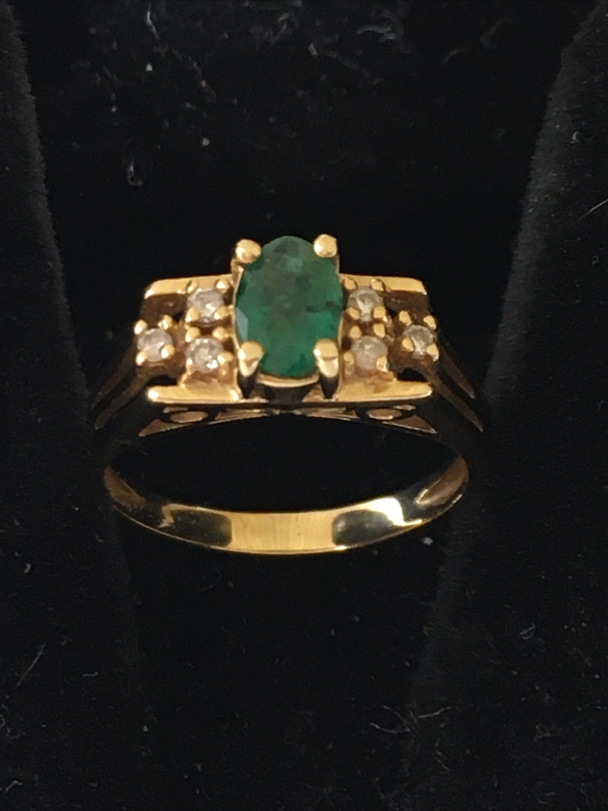 VINTAGE 14K Yellow Gold 0.31CTW Emerald & 0.05CTW Diamonds Handmade Ring 2.1gr.