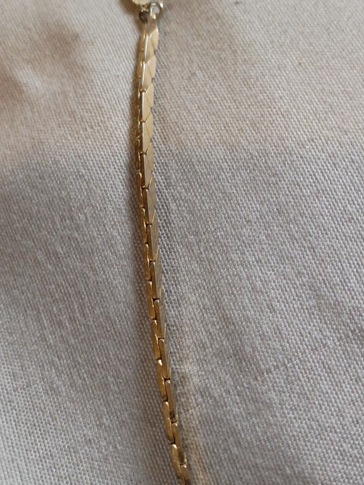 Vintage Faux Pearl Rhinestone Pendant With Korea Gold Plate Necklace.