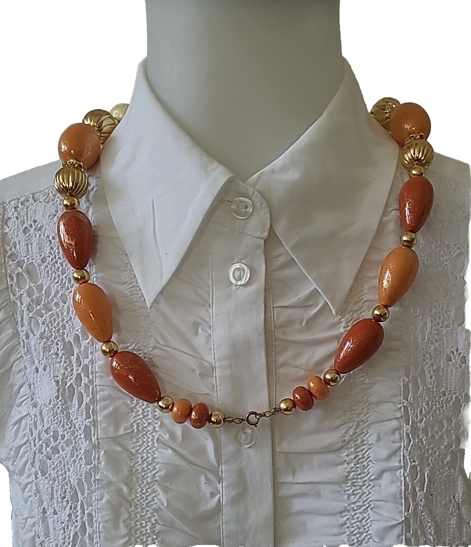 Vtg 24″ Speckled Gold Orange Cream Graduated Beaded Necklace w/Gold Tone Spacers