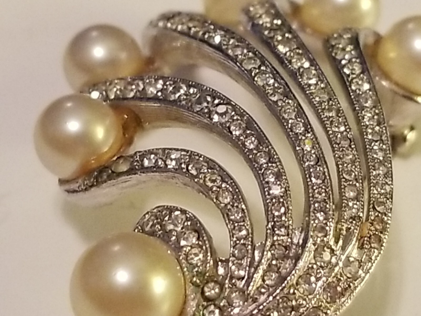 Elegant Brooch Pin Vtg Silver Toned Swirl Ribbon Pearl & CZ Encrusted 1.75″ Long