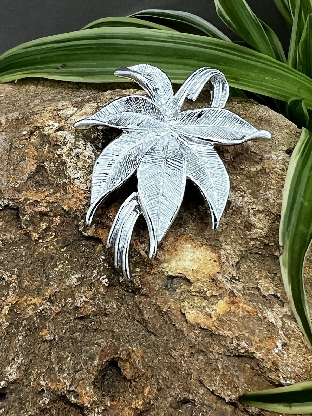 Vintage Gerry’s Leaf Brooch Silver Tone Textured Floral Pin Nature Jewelry