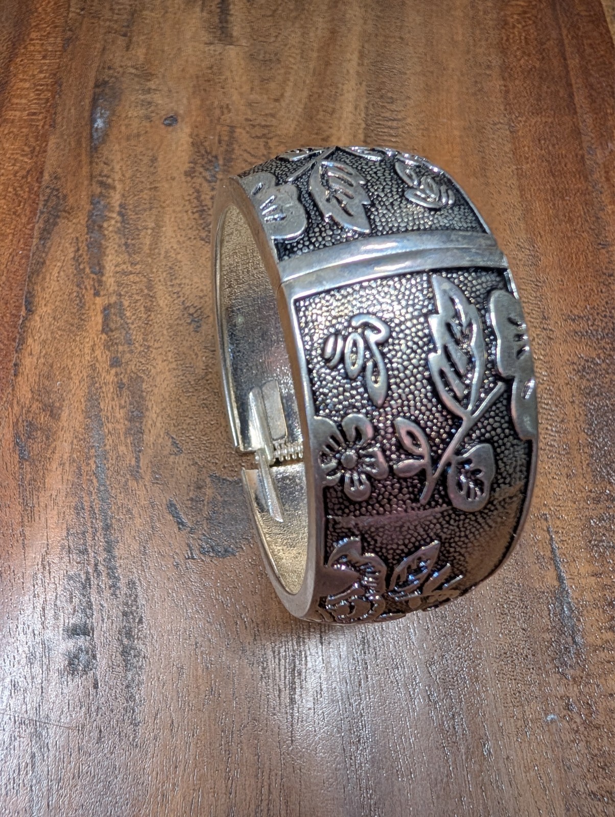 Wide Floral Leaf Cuff Bracelet Antiqued Silver Tone Statement Botanical Hinged