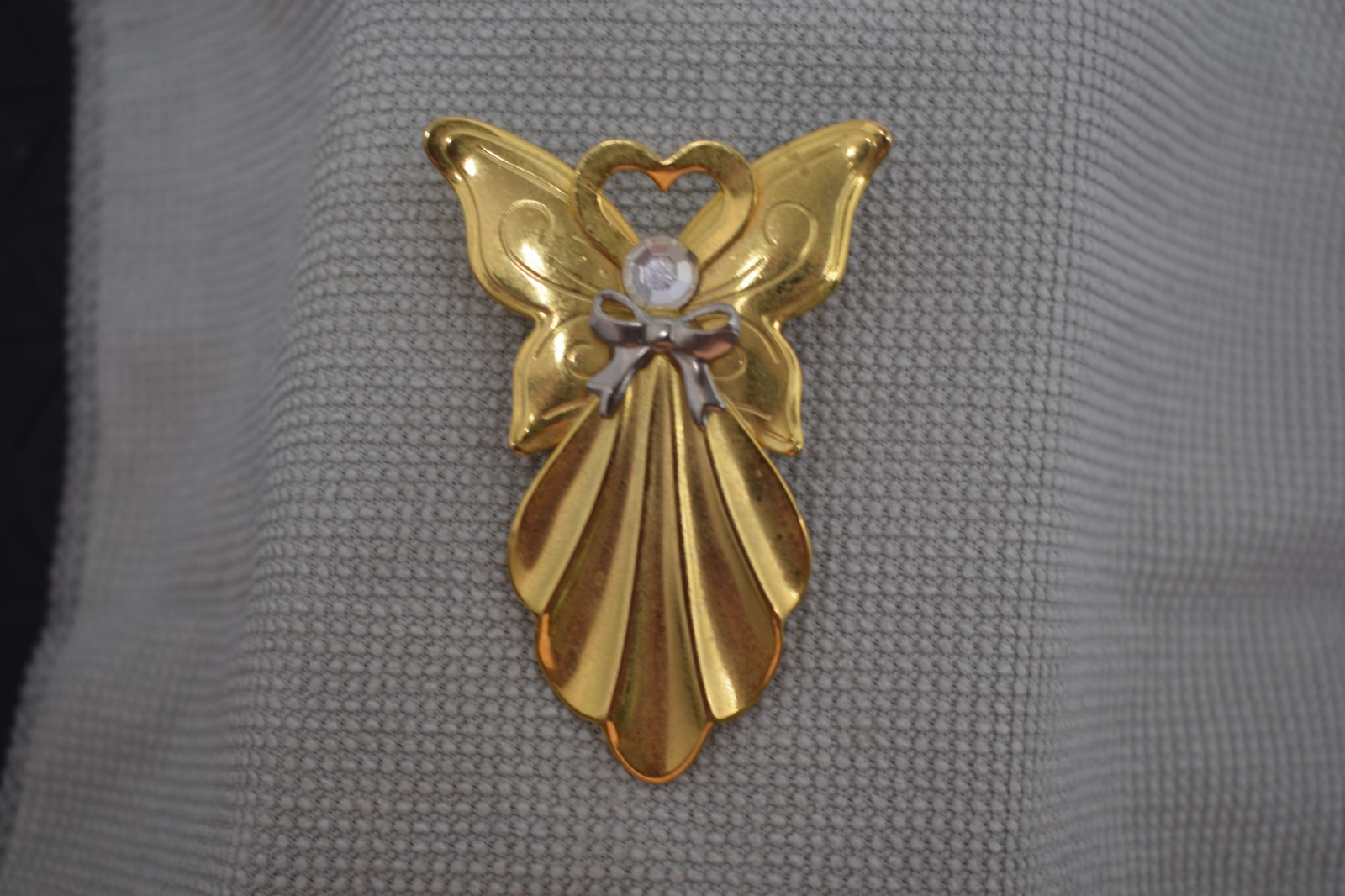Vintage Angel Brooch 2.5″ Icy Angelcore Love Valentine Christmas Signed